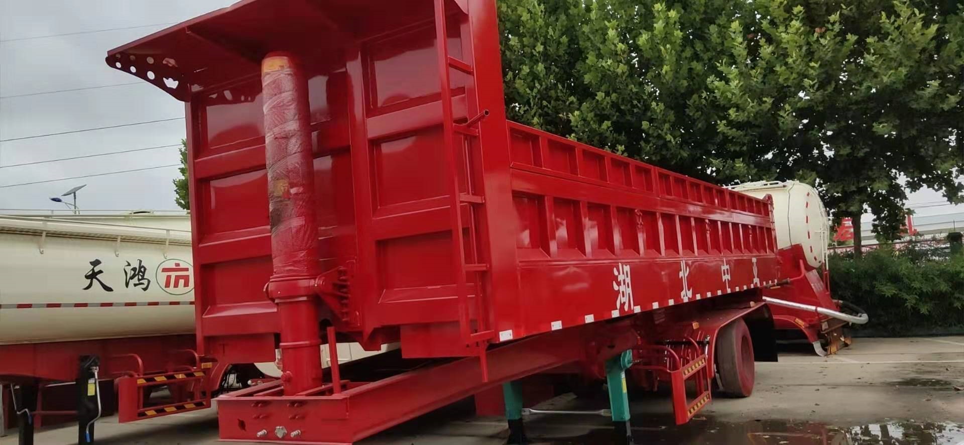 侧翻自卸车