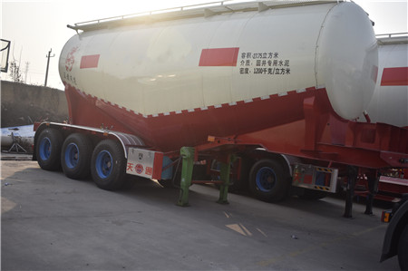 下灰车半挂车