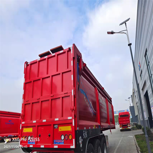 履带自卸运输车