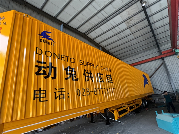 集装箱骨架半挂车